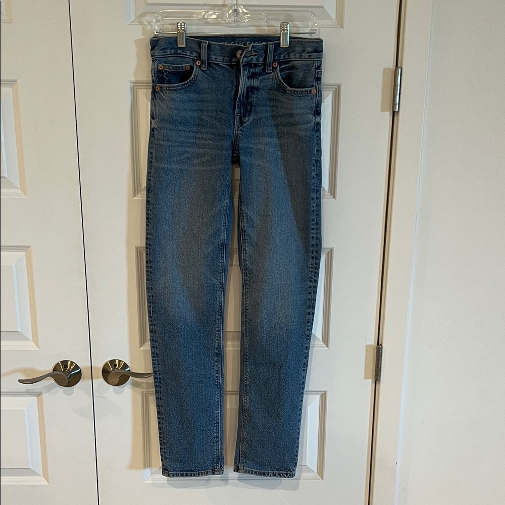 American Eagle Classic High-Rise Straight Jeans - Medium Blue Denim